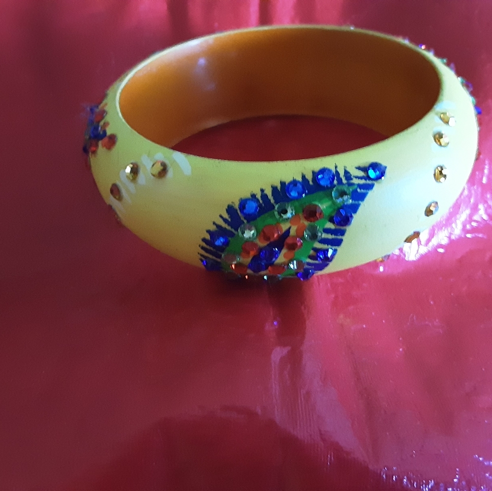 Cara New York paisley style bangle yellow with peacock colored rhinestones